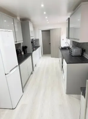 Contractor Friendly 3 Bed House Long Stays Fast Wi-fi & Parking - 2-Star