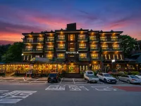 White Cabin Hotels near Phoenix Snow Park