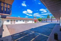 Silver Street Motel by OYO - parking