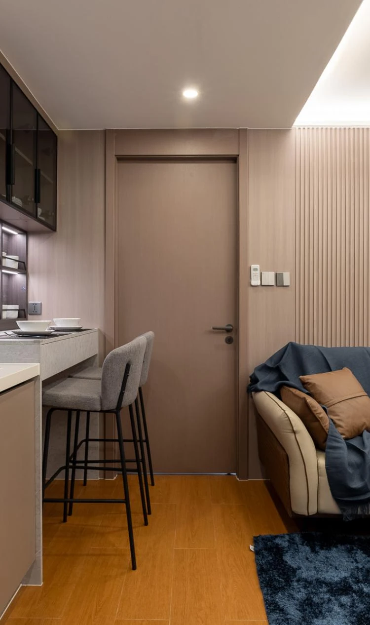 รูปภาพของStylish pool view apartment at Capri Condo