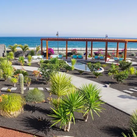 Hotel Lava Beach