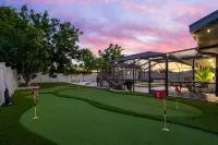 Poolside Oasis Sleeps 8 Game Room Putt Putt - Jacuzzi