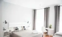 Hotel Smile & Co Hostal Boutique - guesthouses
