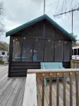 Lakefront tiny cabin amazing view on Lake Marion! Pet friendly & sleeps 6 - 2つ星