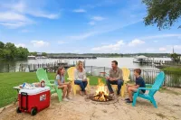 Luxury Lake House, Pool, Hot tub, Dock, Beach, Game room ,Boat Rental available - Wifi