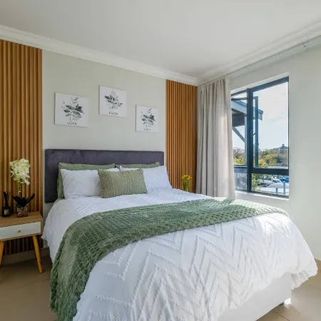 Modern, Peaceful Stay in Broadacres