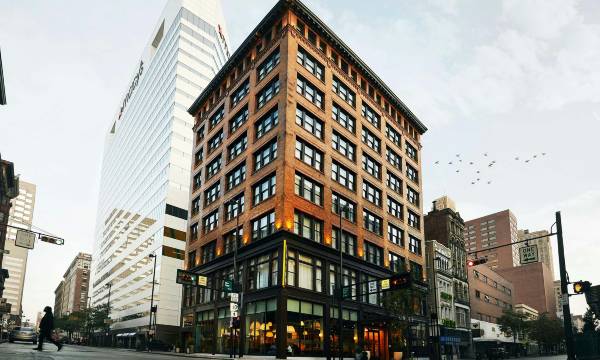 Kinley Cincinnati Downtown, a Tribute Portfolio Hotel