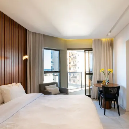 HY Beach Flats - International
