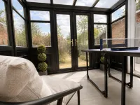 Perfect Booking Bright 3 Bed Home w Garden Sunroom - Wifi