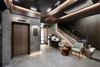 Oga Hotel - Motels