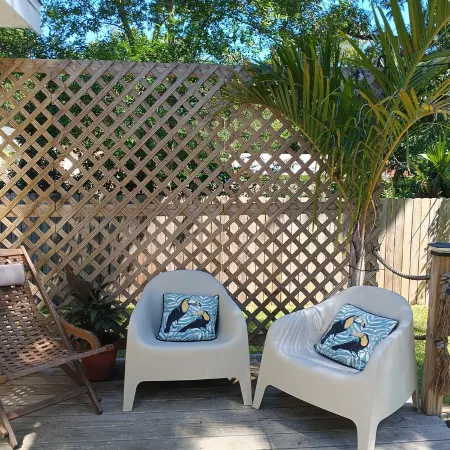 The Lemon Zest Cottage with Cozy Firepit (Paws Welcome)