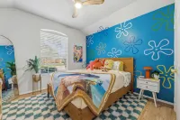 4 Themed Rooms 11 Min to Universal Kids - balcony