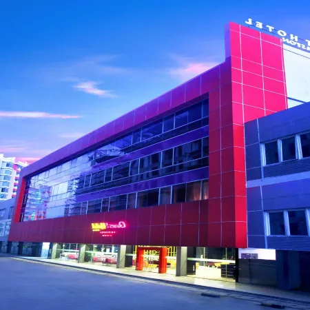 Quest Hotel Balikpapan by Aston Отели рядом с достопримечательностью «Парк Бекапай»