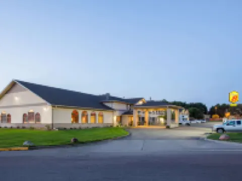 Super 8 by Wyndham Brookings Hotels in Brookings
