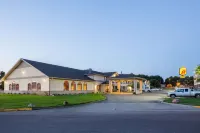Super 8 by Wyndham Brookings Hotels near South Dakota State University