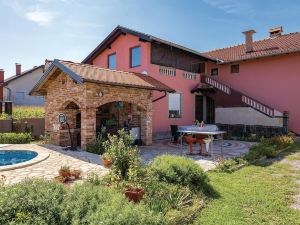 Stunning Home in Ozalj with 5 Bedrooms, Wifi and Outdoor Swimming Pool