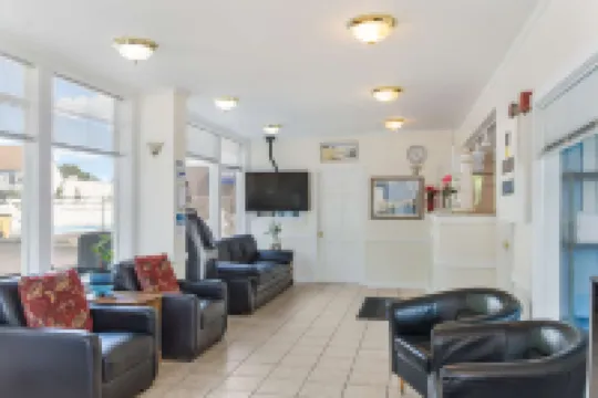 Americas Best Value Inn & Suites-Hyannis/Cape Cod