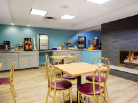 Days Inn by Wyndham Marquette Hotels in Marquette