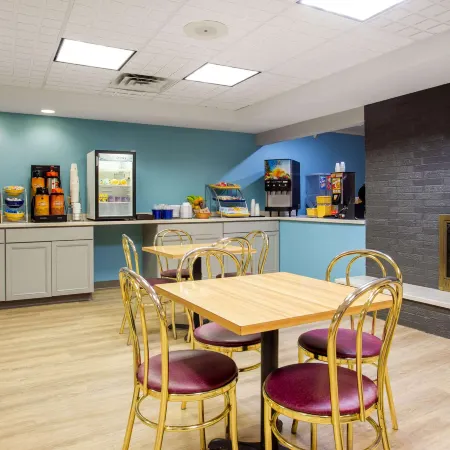 Days Inn by Wyndham Marquette