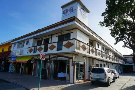 里爾阿茲台克酒店