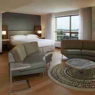 Hilton Toronto Airport Hotel & Suites Rooms