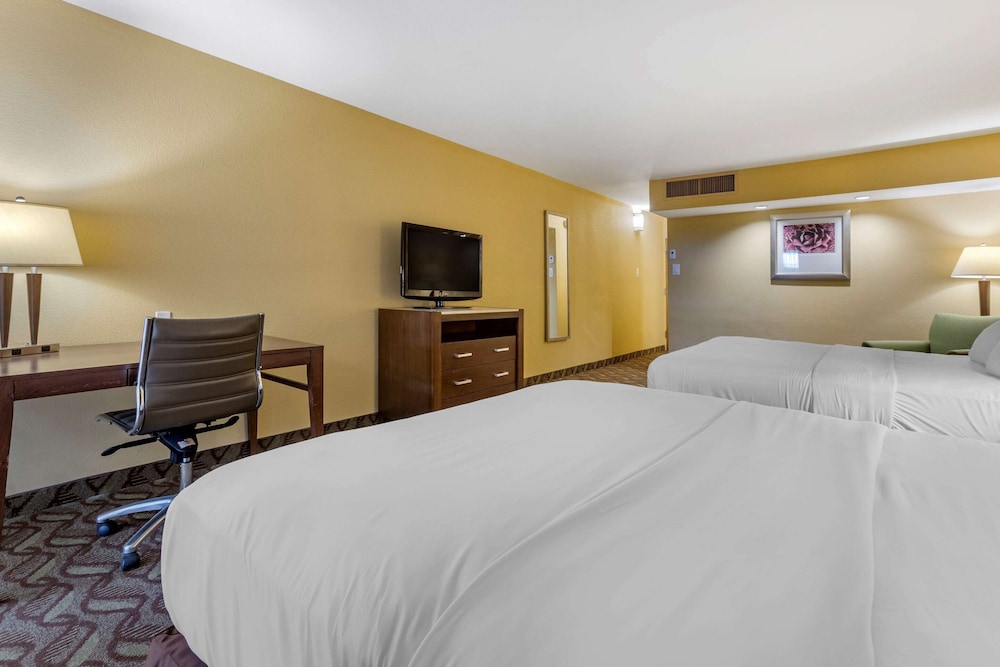 Clarion Inn & Suites