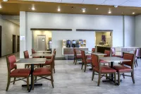 Holiday Inn Express & Suites OMAHA DOWNTOWN - OLD MARKET by IHG - Breakfast
