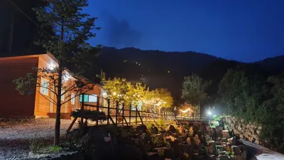 Yeongwol Byeolgeurida Pension Отели в г. Йонволь