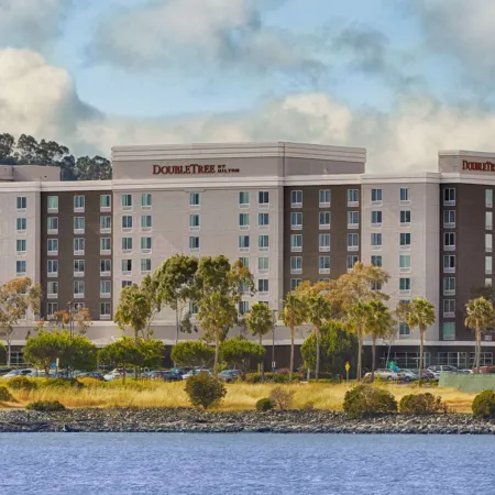 DoubleTree by Hilton San Francisco Airport North Bayfront Отели рядом с достопримечательностью «Станция регионального метро Сан-Франциско "Бальбоа Парк"»