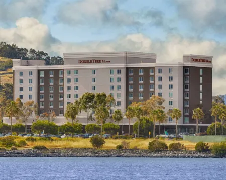 DoubleTree by Hilton San Francisco Airport North Bayfront Hotel di San Mateo County