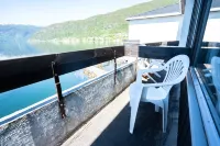 Innvik Fjordhotell - Meerblick