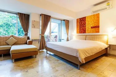 รูปภาพของกาแลทองทาวเวอร์