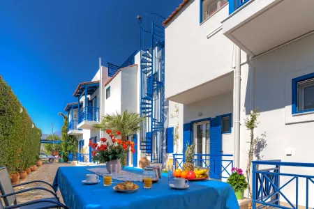 Vitorakis Apartments-2 Отели в г. Agios Dimitrios