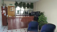 Airport Guest House Hotels in Colnbrook