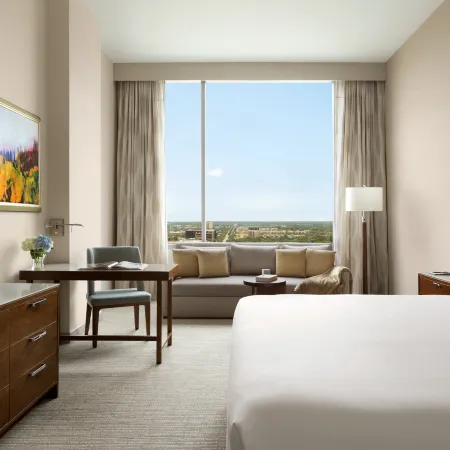 InterContinental Hotels HOUSTON by IHG Отели рядом с достопримечательностью «Остановка скоростного трамвая Museum District»