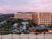 Crowne Plaza Phu Quoc Starbay by IHG Van beach周辺のホテル