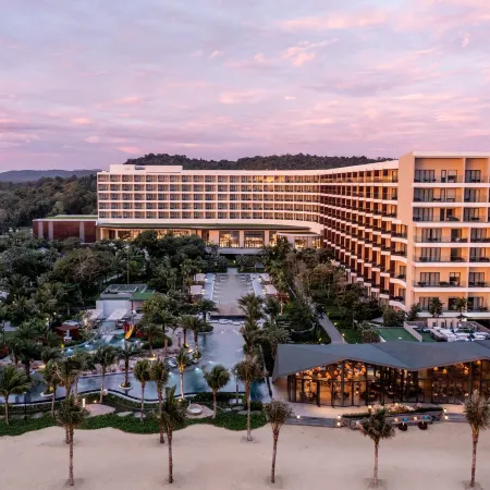 Crowne Plaza Phu Quoc Starbay by IHG Отели рядом с достопримечательностью «Van beach»
