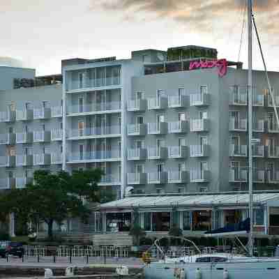 Moxy Patra Marina Hotel Exterior