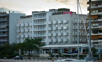 Moxy Patra Marina