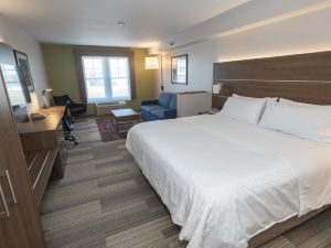 Holiday Inn Express & Suites Iron Mountain