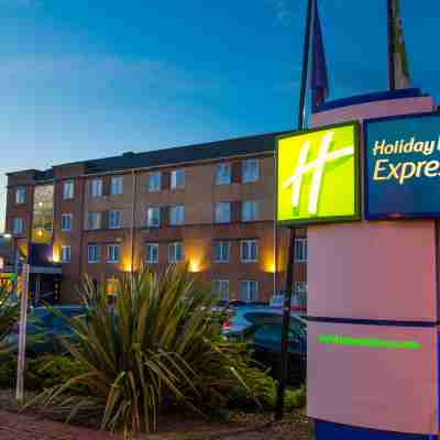 Holiday Inn Express 加的夫灣 Hotel Exterior