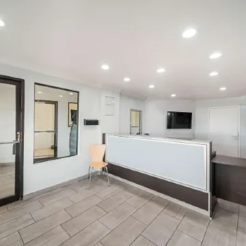 Studio 6 Laredo, TX - North I 35