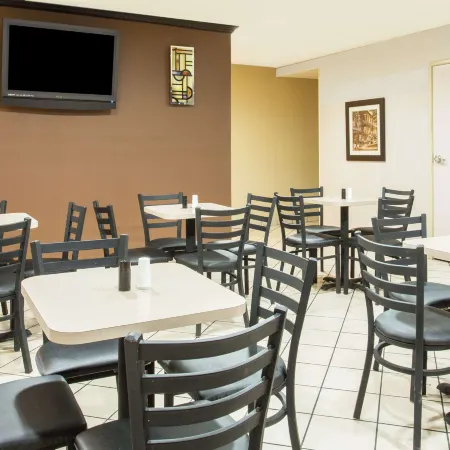 Days Inn & Suites by Wyndham Thibodaux