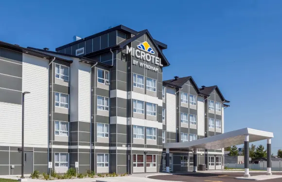 卡斯爾曼麥客達套房酒店