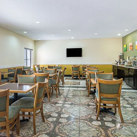 Quality Inn & Suites Harvey - Chicago Southland