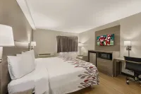 Red Roof Inn & Suites Newport -Middletown, RI Hotel di 