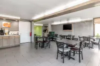 Quality Inn - Desayuno