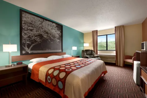 Super 8 by Wyndham Peoria East - parking
