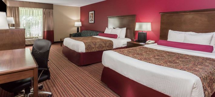 Baymont by Wyndham Mequon Milwaukee Area Отели в г. Озоки