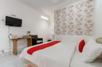 RedDoor Syariah near Exit Toll Puncak